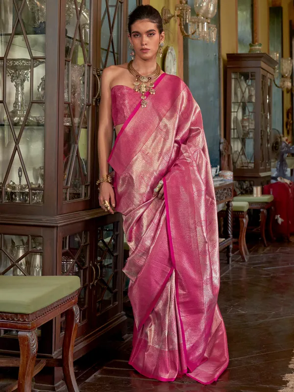 Women's_Kanjeevaram_Silk_Magenta_Woven_Design_Designer_Saree_With_Blouse_Piece