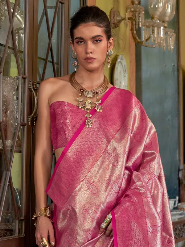 Women's_Kanjeevaram_Silk_Magenta_Woven_Design_Designer_Saree_With_Blouse_Piece