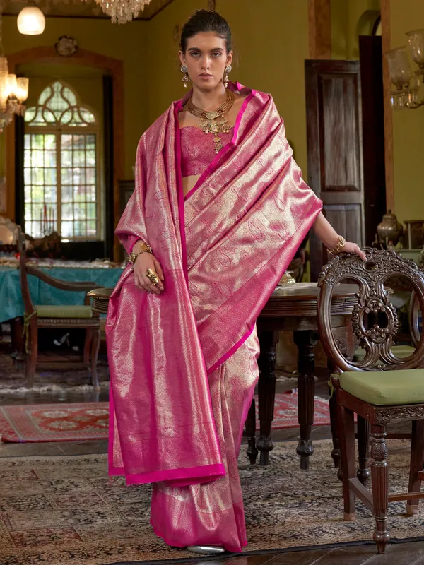 Women's_Kanjeevaram_Silk_Magenta_Woven_Design_Designer_Saree_With_Blouse_Piece
