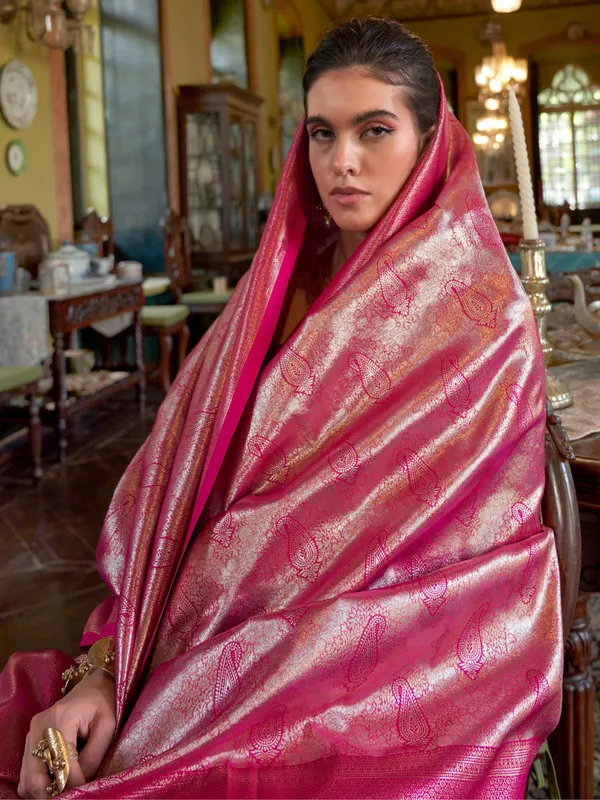 Women's_Kanjeevaram_Silk_Magenta_Woven_Design_Designer_Saree_With_Blouse_Piece