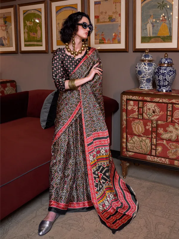 Women's_Crepe_Black_Printed_Designer_Saree_With_Blouse_Piece