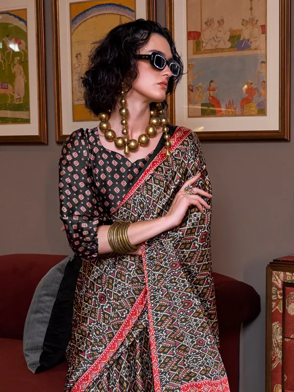 Women's_Crepe_Black_Printed_Designer_Saree_With_Blouse_Piece