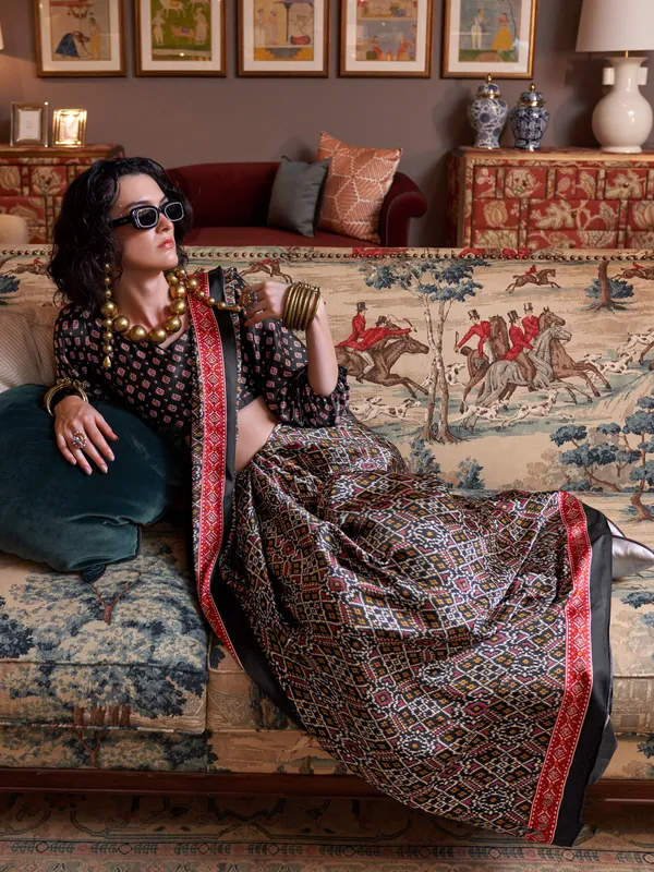 Women's_Crepe_Black_Printed_Designer_Saree_With_Blouse_Piece