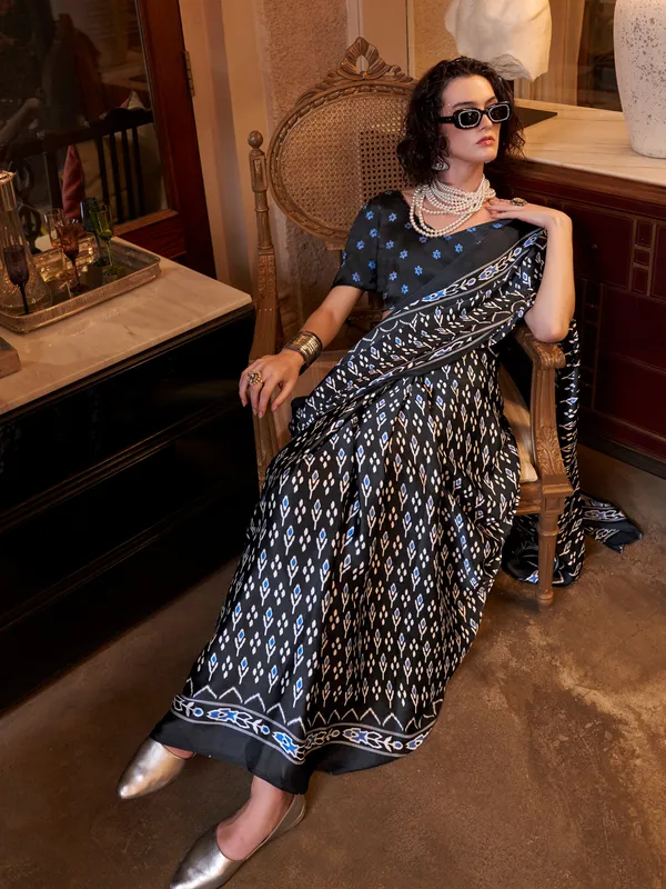 Women's_Crepe_Black_Printed_Designer_Saree_With_Blouse_Piece