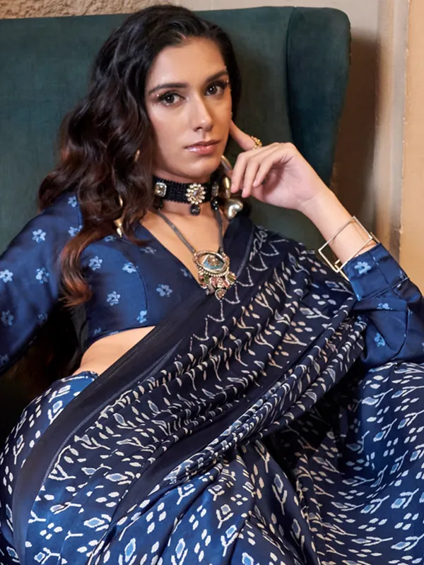 Women's_Crepe_Dark_Blue_Printed_Designer_Saree_With_Blouse_Piece