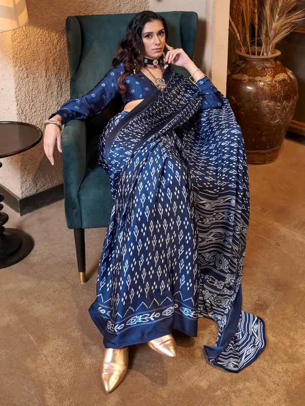 Women's_Crepe_Dark_Blue_Printed_Designer_Saree_With_Blouse_Piece