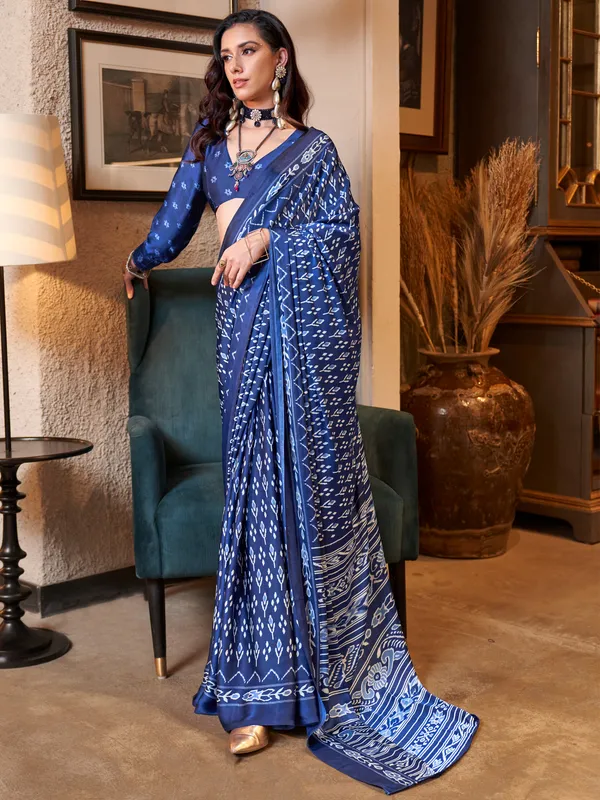 Women's_Crepe_Dark_Blue_Printed_Designer_Saree_With_Blouse_Piece