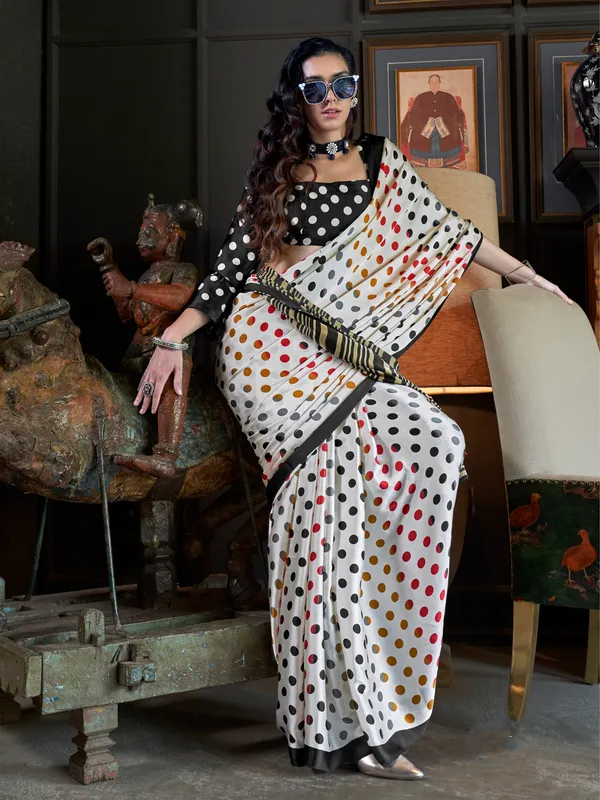 Women's_Crepe_White_Printed_Designer_Saree_With_Blouse_Piece