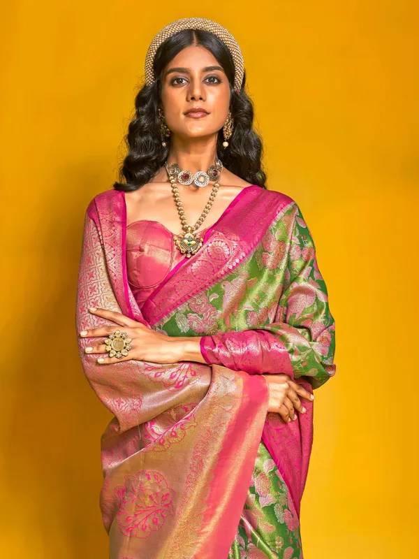 Women's_Kanjeevaram_Silk_Light_Green_Woven_Design_Designer_Saree_With_Blouse_Piece