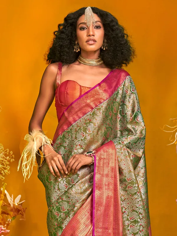 Women's_Kanjeevaram_Silk_Green_Woven_Design_Designer_Saree_With_Blouse_Piece