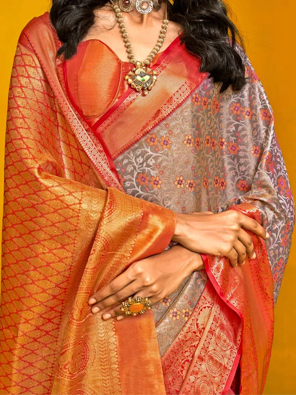 Women's_Kanjeevaram_Silk_Metallic_Woven_Design_Designer_Saree_With_Blouse_Piece