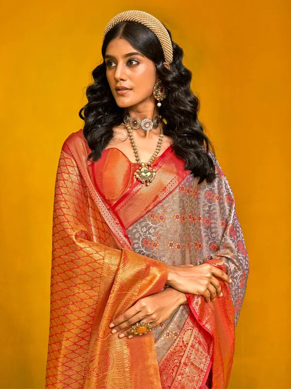 Women's_Kanjeevaram_Silk_Metallic_Woven_Design_Designer_Saree_With_Blouse_Piece