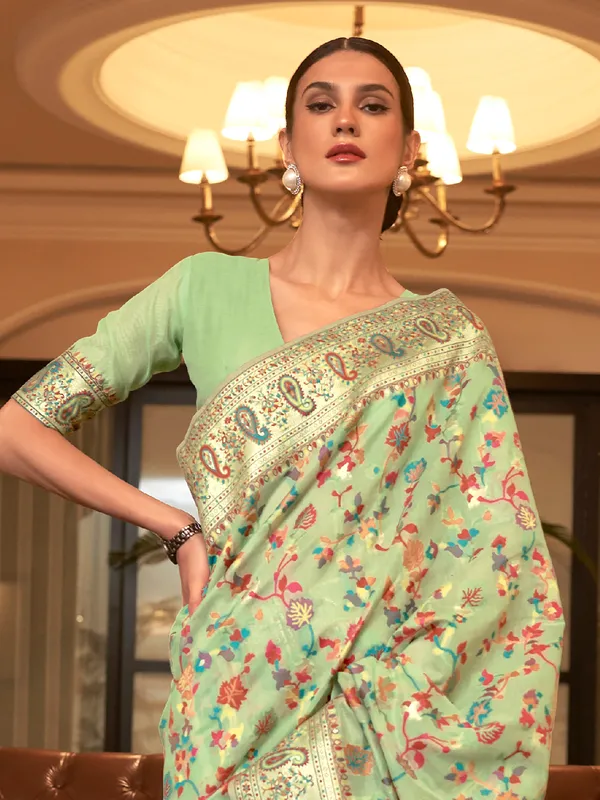 Women's_Silk_Blend_Green_Woven_Design_Celebrity_Saree_With_Blouse_Piece