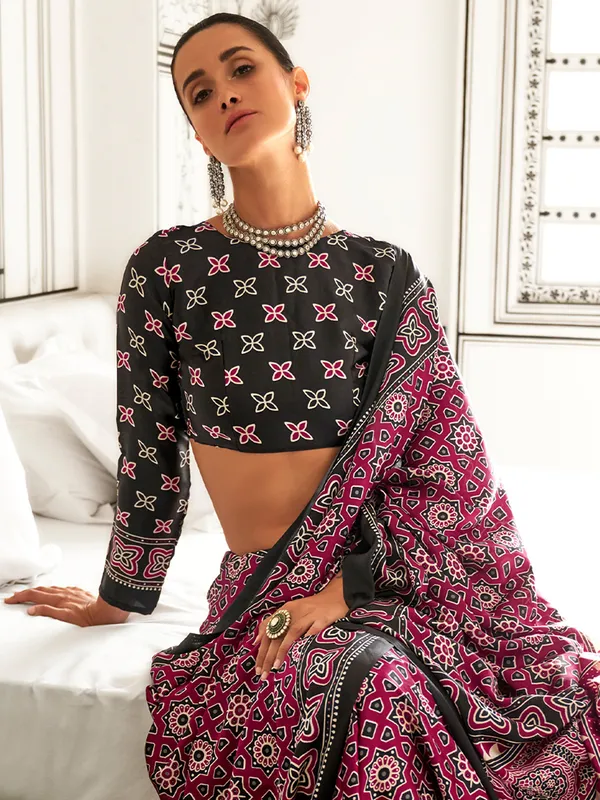 Women's_Crepe_Pink_Printed_Designer_Saree_With_Blouse_Piece