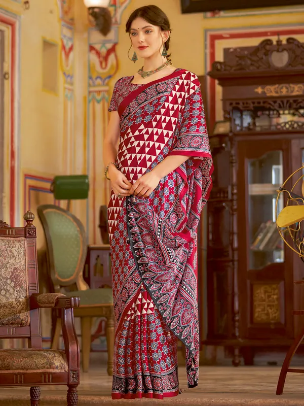 Women's_Crepe_Red_Printed_Designer_Saree_With_Blouse_Piece