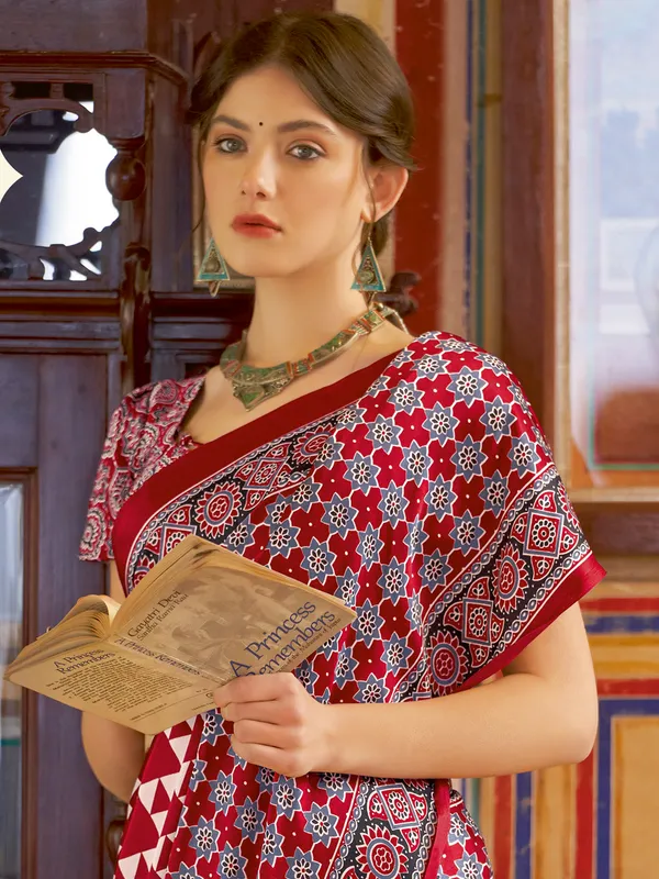 Women's_Crepe_Red_Printed_Designer_Saree_With_Blouse_Piece