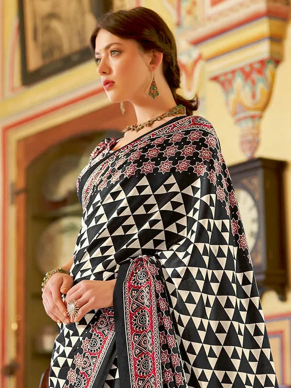 Women's_Crepe_Black_Printed_Designer_Saree_With_Blouse_Piece