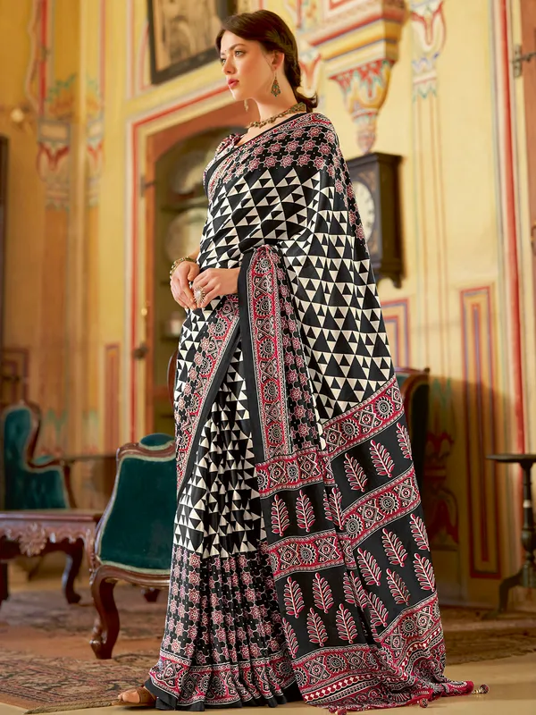 Women's_Crepe_Black_Printed_Designer_Saree_With_Blouse_Piece
