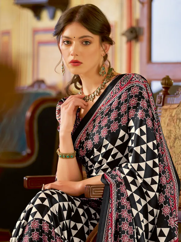 Women's_Crepe_Black_Printed_Designer_Saree_With_Blouse_Piece