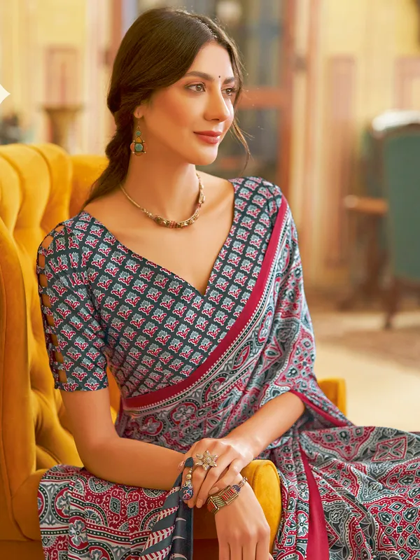 Women's_Crepe_Grey_Printed_Designer_Saree_With_Blouse_Piece