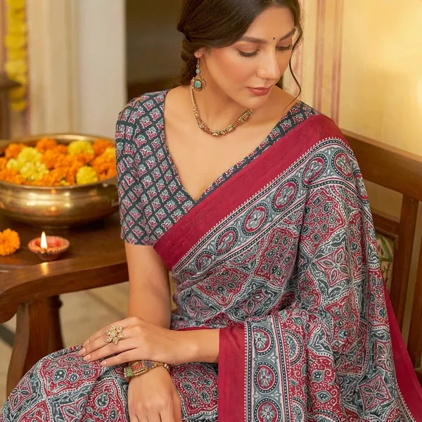 Women's_Crepe_Grey_Printed_Designer_Saree_With_Blouse_Piece