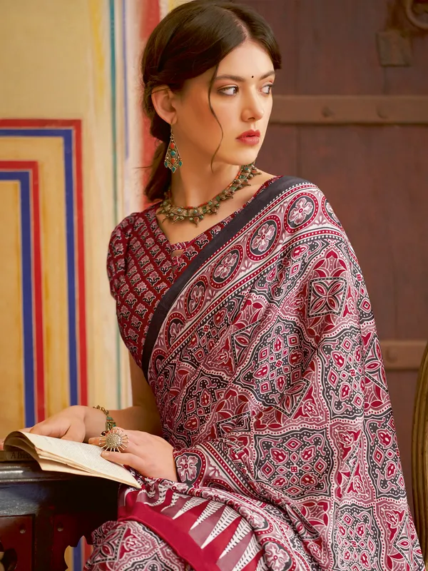 Women's_Crepe_Red_Printed_Designer_Saree_With_Blouse_Piece