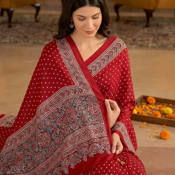 Women's_Crepe_Red_Printed_Designer_Saree_With_Blouse_Piece