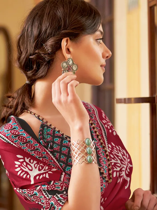 Women's_Crepe_Red_Printed_Designer_Saree_With_Blouse_Piece