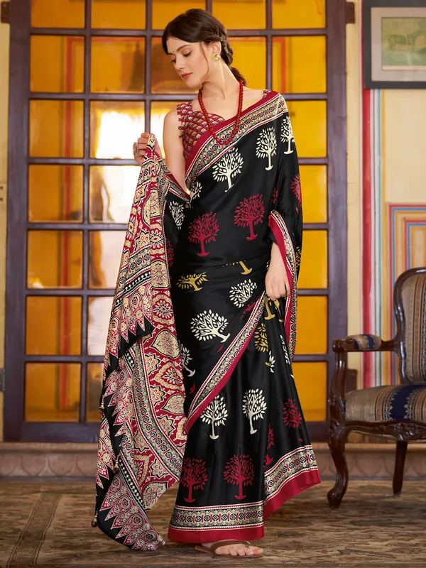 Women's_Crepe_Black_Printed_Designer_Saree_With_Blouse_Piece
