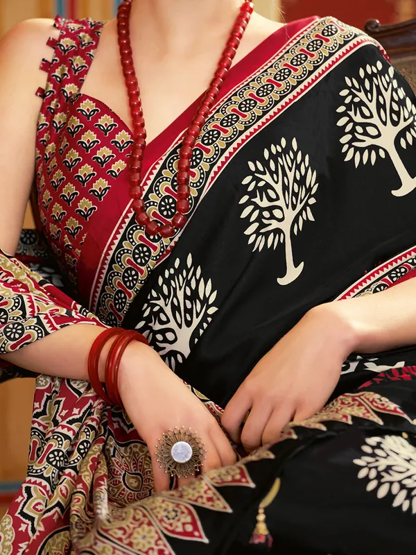 Women's_Crepe_Black_Printed_Designer_Saree_With_Blouse_Piece
