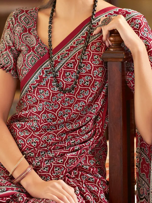 Women's_Crepe_Red_Printed_Designer_Saree_With_Blouse_Piece