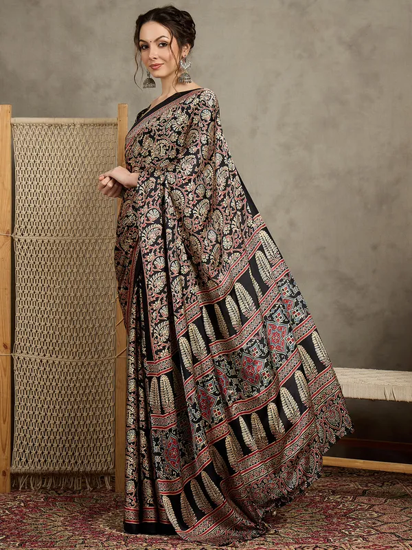 Women's_Pure_Crepe_Black_Printed_Designer_Saree_With_Blouse_Piece