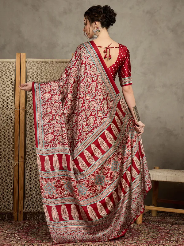 Women's_Pure_Crepe_Red_Printed_Designer_Saree_With_Blouse_Piece