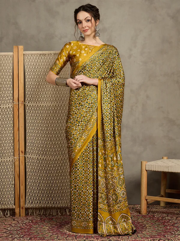 Women's_Pure_Crepe_Mustard_Printed_Designer_Saree_With_Blouse_Piece