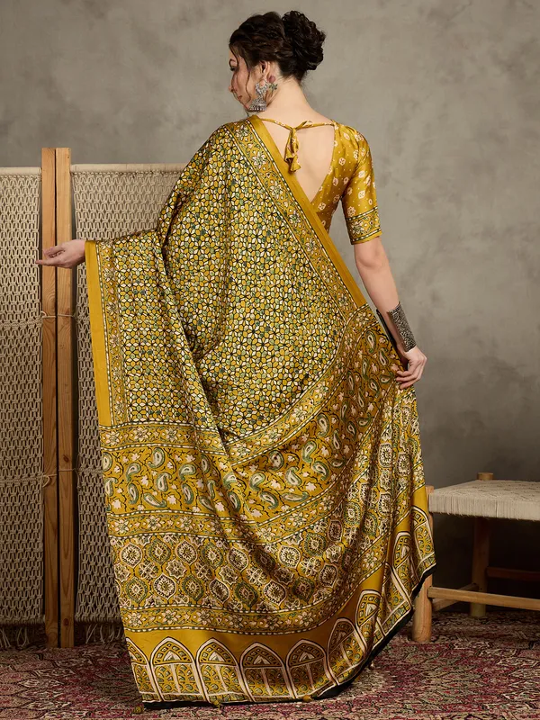 Women's_Pure_Crepe_Mustard_Printed_Designer_Saree_With_Blouse_Piece
