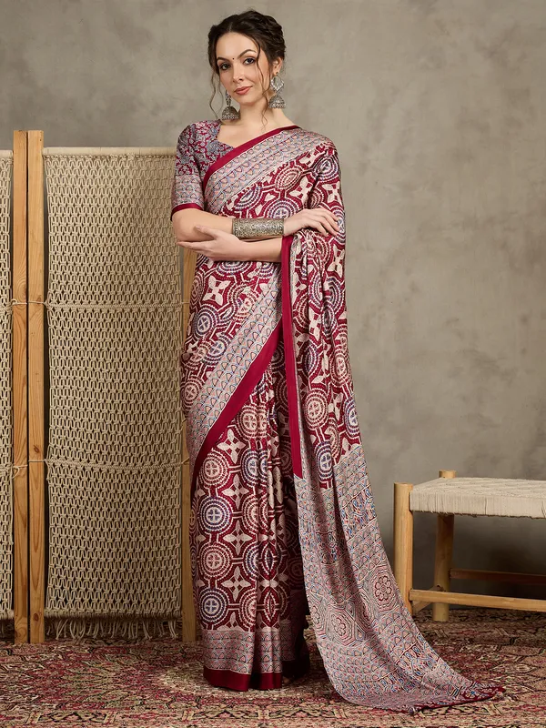 Women's_Pure_Crepe_Maroon_Printed_Designer_Saree_With_Blouse_Piece