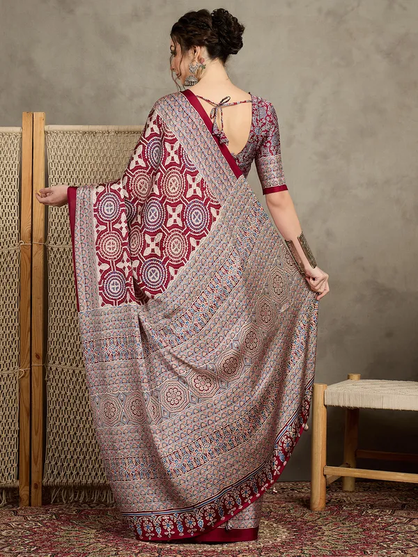 Women's_Pure_Crepe_Maroon_Printed_Designer_Saree_With_Blouse_Piece