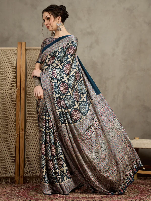 Women's_Pure_Crepe_Teal_blue_Printed_Designer_Saree_With_Blouse_Piece