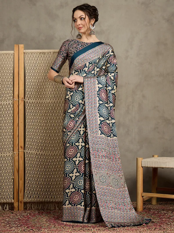 Women's_Pure_Crepe_Teal_blue_Printed_Designer_Saree_With_Blouse_Piece