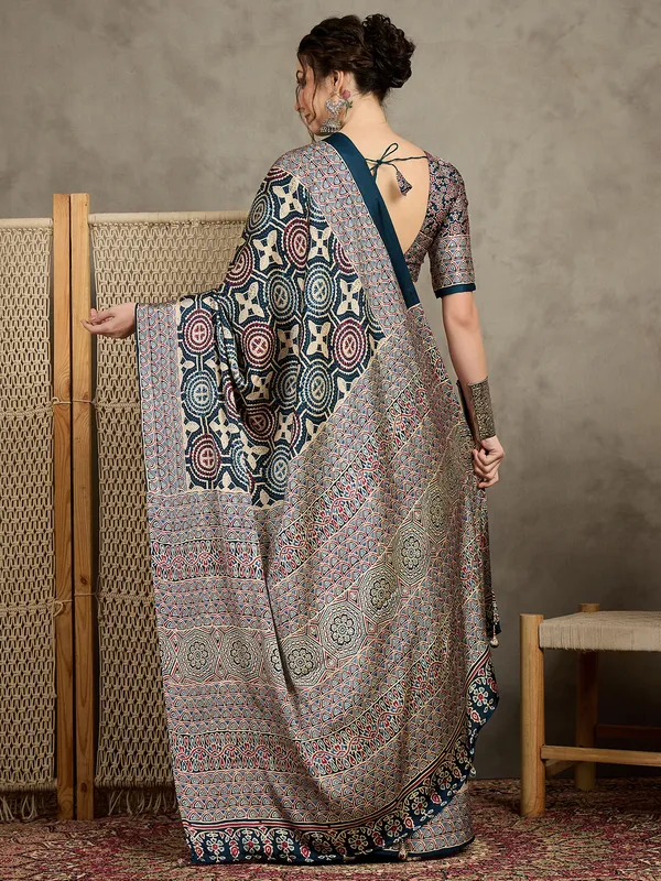 Women's_Pure_Crepe_Teal_blue_Printed_Designer_Saree_With_Blouse_Piece