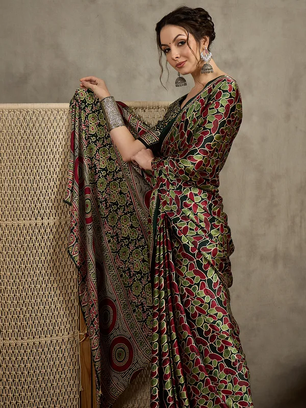 Women's_Pure_Crepe_Green_Printed_Designer_Saree_With_Blouse_Piece