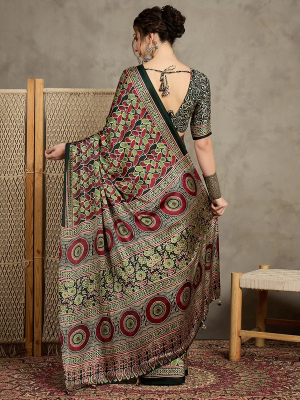 Women's_Pure_Crepe_Green_Printed_Designer_Saree_With_Blouse_Piece