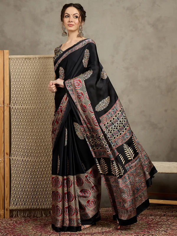 Women's_Pure_Crepe_Black_Printed_Designer_Saree_With_Blouse_Piece