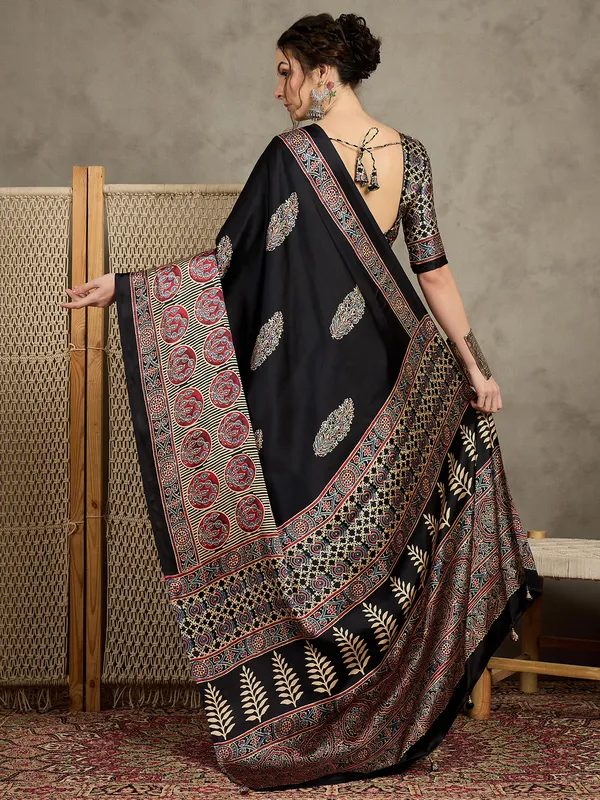 Women's_Pure_Crepe_Black_Printed_Designer_Saree_With_Blouse_Piece