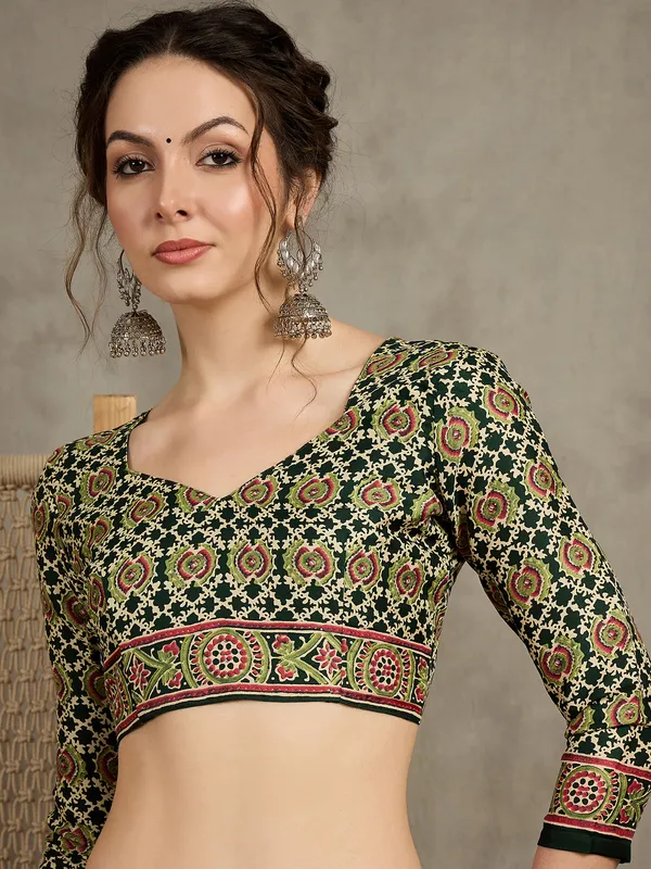 Women's_Pure_Crepe_Green_Printed_Designer_Saree_With_Blouse_Piece