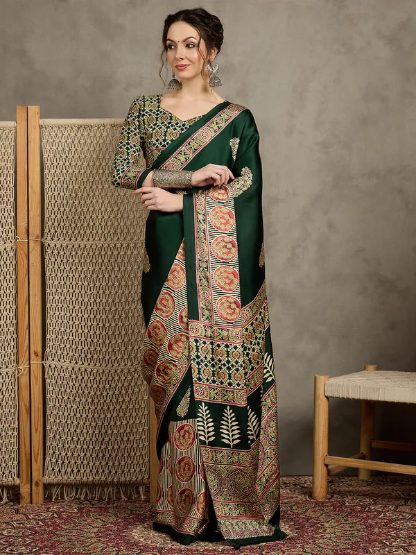Women's_Pure_Crepe_Green_Printed_Designer_Saree_With_Blouse_Piece