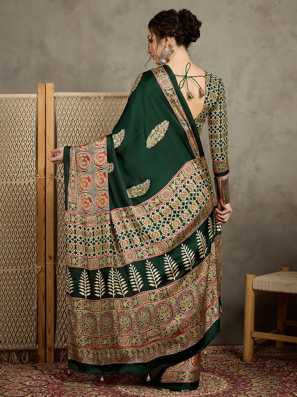 Women's_Pure_Crepe_Green_Printed_Designer_Saree_With_Blouse_Piece