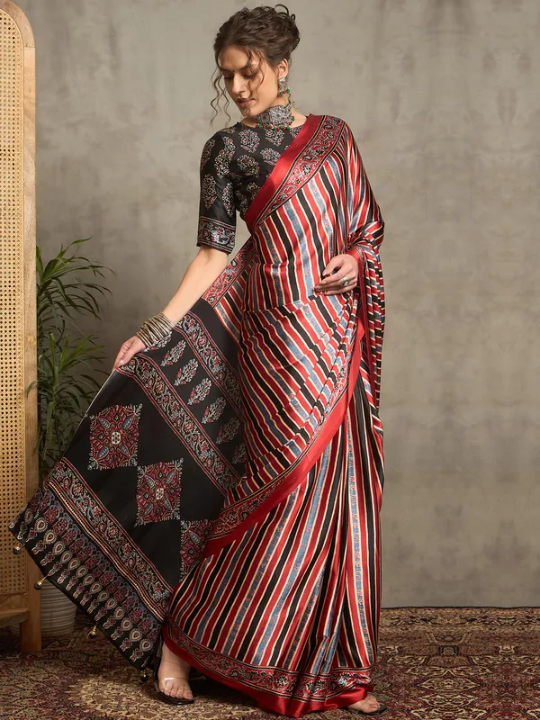 Women's_Pure_Crepe_Maroon_Printed_Designer_Saree_With_Blouse_Piece