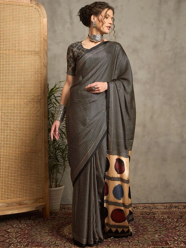 Women's_Pure_Crepe_Black_Printed_Designer_Saree_With_Blouse_Piece