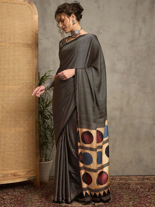 Women's_Pure_Crepe_Black_Printed_Designer_Saree_With_Blouse_Piece